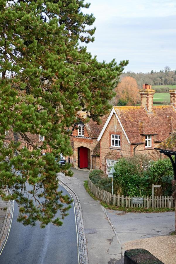 The Montagu Arms Hotel Beaulieu Exterior photo