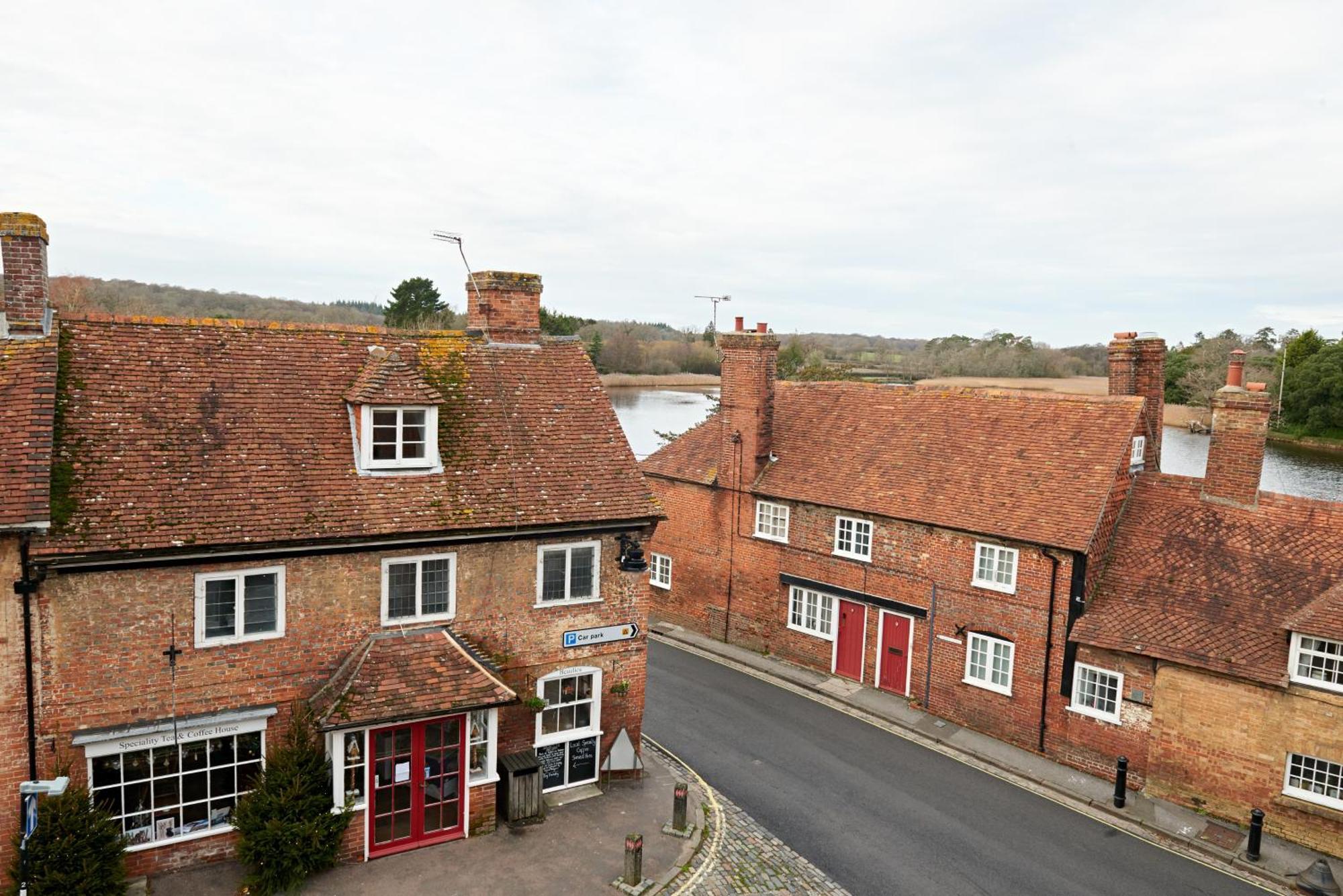 The Montagu Arms Hotel Beaulieu Room photo