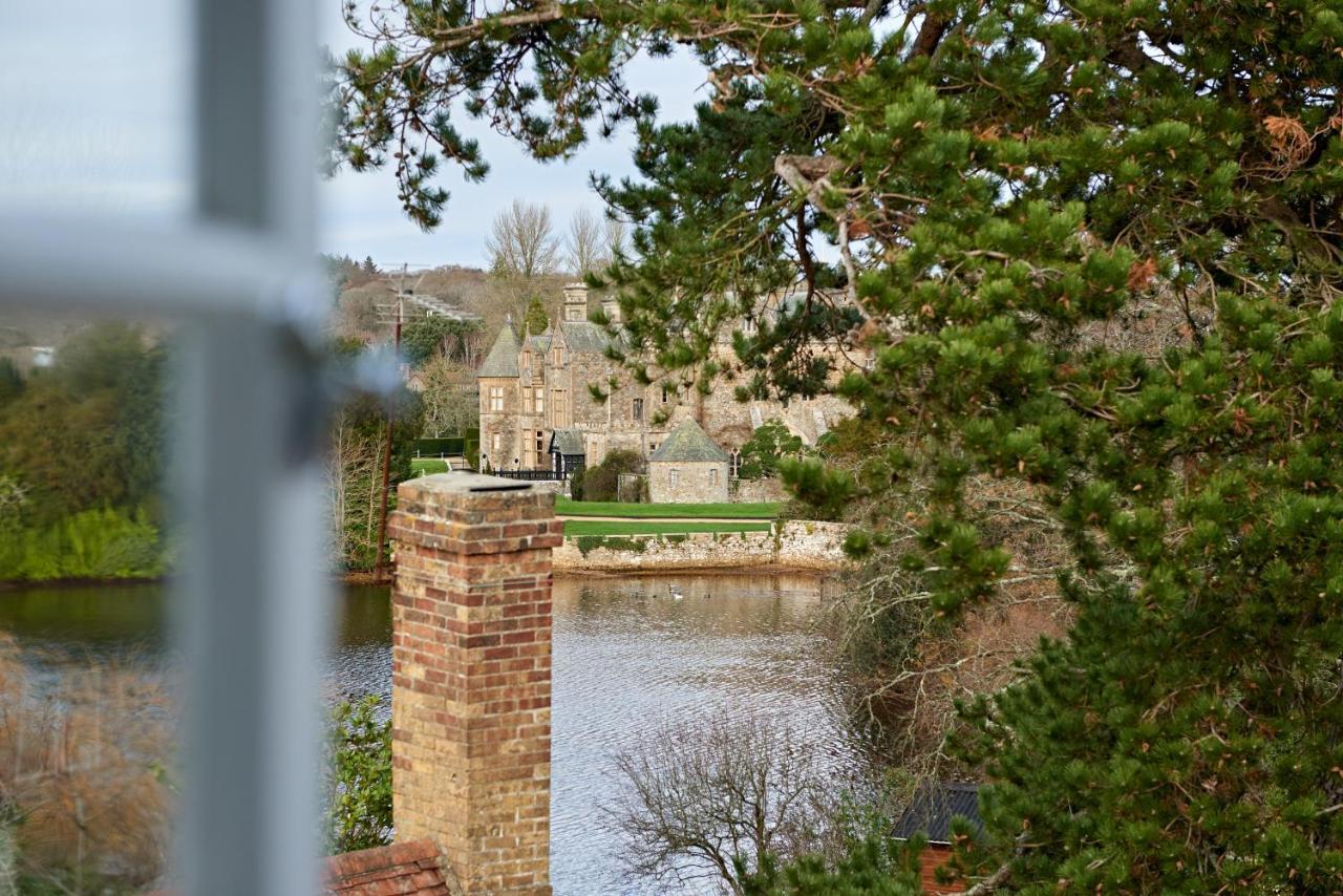 The Montagu Arms Hotel Beaulieu Exterior photo